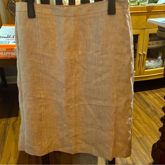 Valentino flax linen size 10 skirt. Made in Italy, top designer. Comes to knee. - Picture 1 of 12